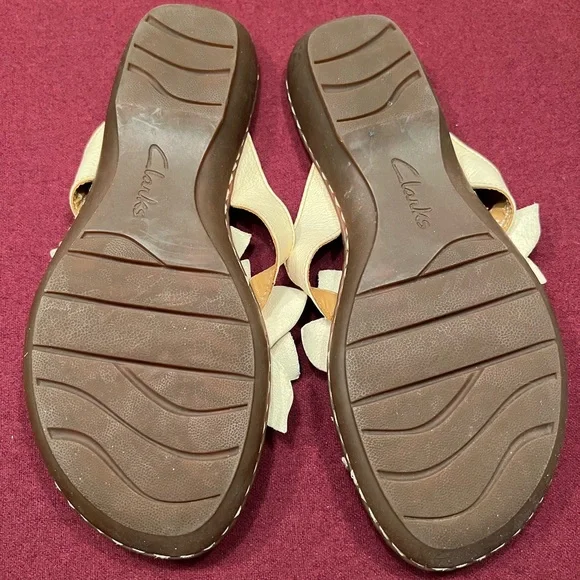 Clark’s Bendable leather flip flops - Picture 3 of 5